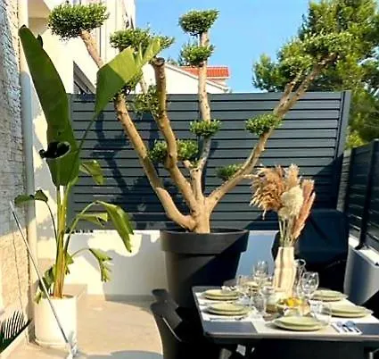 8 With Roof Pool * Vodice