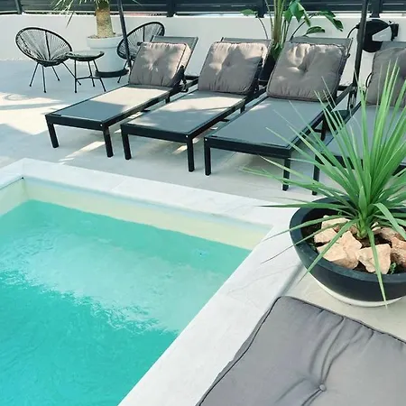 Vila 8 With Roof Pool