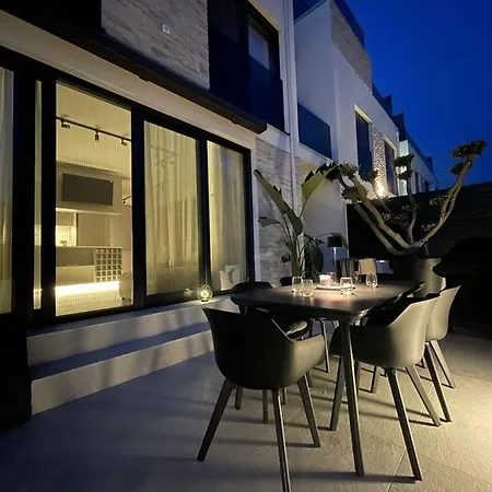 8 With Roof Pool * Vodice